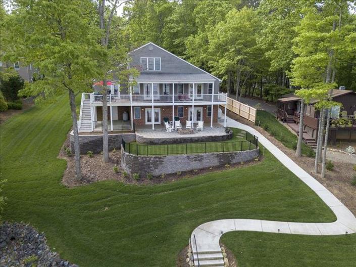 Dixie Living Lake Retreat